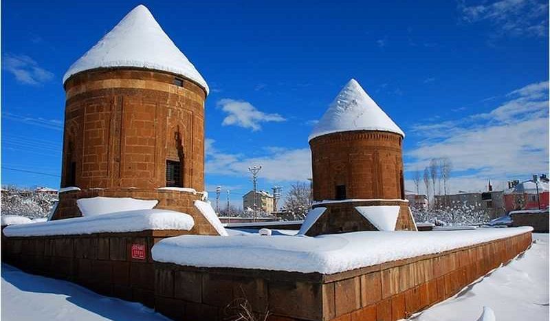 بالصور: “أخلاط”.. المدينة التركية الساحرة تحت الثلج